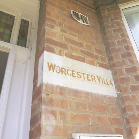 Discover Your Cozy Haven A Perfect Studio Getaway Leamington Spa Eksteriør billede